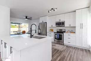 2936 W Michelle Dr, Phoenix, AZ 85053 - Photo 4