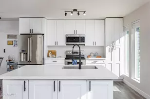 2936 W Michelle Dr, Phoenix, AZ 85053 - Photo 6