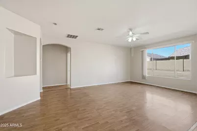10910 W Davis Lane, Avondale, AZ 85323 - Photo 8