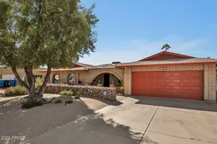 2833 E Hillery Dr, Phoenix, AZ 85032 - Photo 2