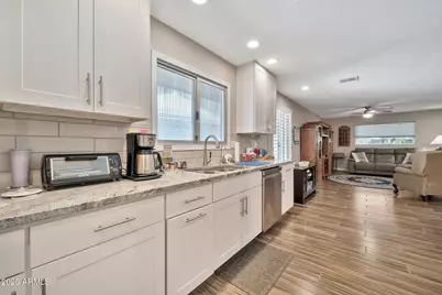 9866 W Highwood Court, Sun City, AZ 85373 - Photo 8