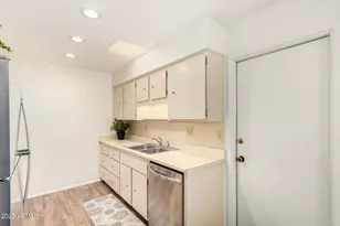 10027 W Forrester Dr, Sun City, AZ 85351 - Photo 10