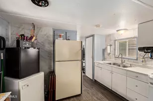 10401 N Cave Creek Rd, Phoenix, AZ 85020 - Photo 12