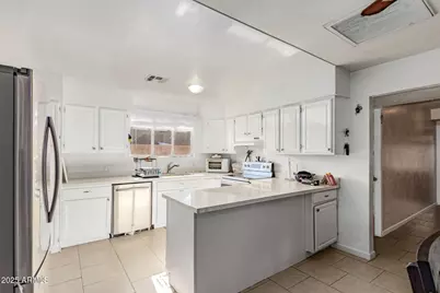 2938 N 50th Drive, Phoenix, AZ 85031 - Photo 2