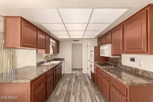 10427 W Roundelay Cir, Sun City, AZ 85351 - Photo 16