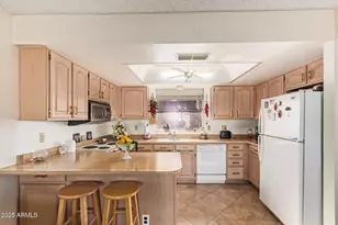 10442 W Harmont Dr, Peoria, AZ 85345 - Photo 12