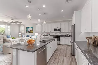 8010 W Atlantis Way, Phoenix, AZ 85043 - Photo 2