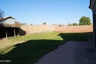 8102 W Hammond Ln, Phoenix, AZ 85043 - Photo 30