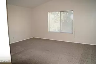 8102 W Hammond Ln, Phoenix, AZ 85043 - Photo 8