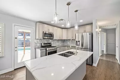 2439 E Minnezona Avenue, Phoenix, AZ 85016 - Photo 2