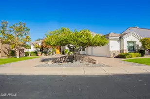 652 W Aster Ct, Chandler, AZ 85248 - Photo 2