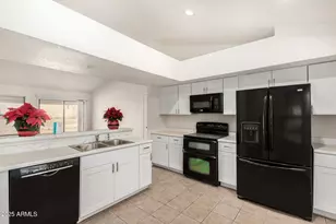 2702 E Cathedral Rock Dr, Phoenix, AZ 85048 - Photo 2