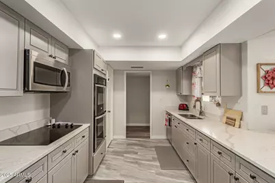 13610 N Hawthorn Drive, Sun City, AZ 85351 - Photo 6