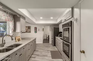 13610 N Hawthorn Dr, Sun City, AZ 85351 - Photo 2