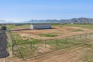 18110 N Amelia Dr, Maricopa, AZ 85139 - Photo 4