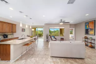 883 N Broken Hills Dr, Green Valley, AZ 85614 - Photo 6