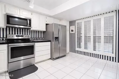 5102 N 31st Place #412, Phoenix, AZ 85016 - Photo 4