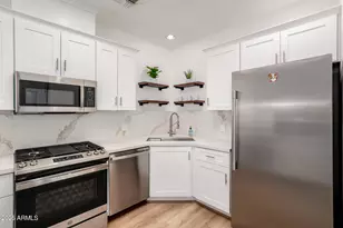 3221 N 37th St, Phoenix, AZ 85018 - Photo 12