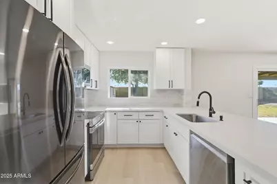 5839 W Hearn Road, Glendale, AZ 85306 - Photo 14