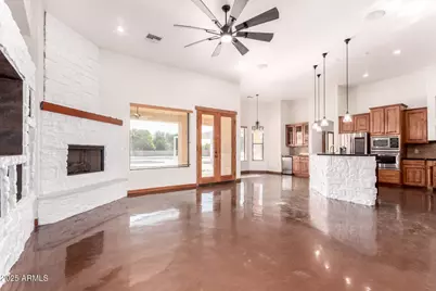 16433 W Hilton Avenue, Goodyear, AZ 85338 - Photo 2