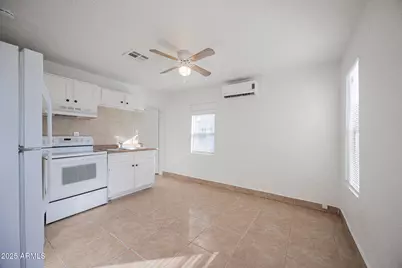 2537 E Willetta Street #4, Phoenix, AZ 85008 - Photo 4