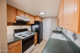 5214 N 42nd Pkwy, Phoenix, AZ 85019 - Photo 14