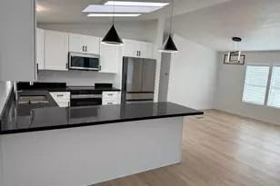 2233 E Behrend Dr, Phoenix, AZ 85024 - Photo 4