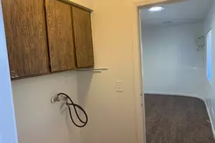 9761 N 68th Ln, Peoria, AZ 85345 - Photo 8