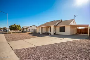 7137 W Mercer Ln, Peoria, AZ 85345 - Photo 4