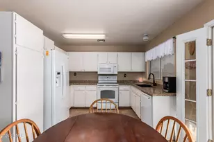 7137 W Mercer Ln, Peoria, AZ 85345 - Photo 12