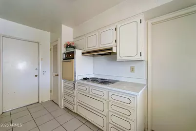 15658 N Lakeforest Drive, Sun City, AZ 85351 - Photo 6