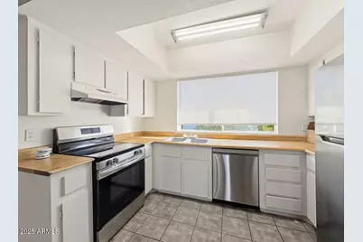 10820 N 16th Avenue #Apt 4, Phoenix, AZ 85029 - Photo 2