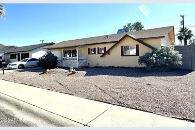 2029 W Sunnyside Avenue, Phoenix, AZ 85029 - Photo 2