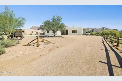 103 S Sixshooter Road S, Apache Junction, AZ 85119 - Photo 6