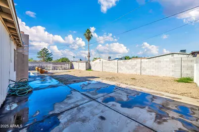 2142 W Paradise Drive, Phoenix, AZ 85029 - Photo 18