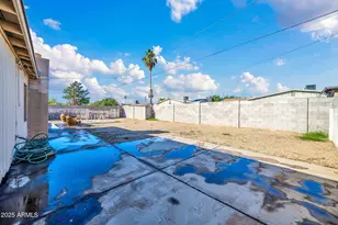 2142 W Paradise Dr, Phoenix, AZ 85029 - Photo 18