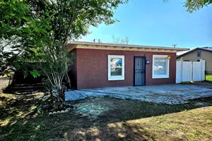 725 W Southgate Ave, Phoenix, AZ 85041 - Photo 1