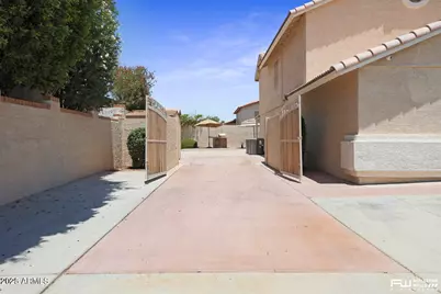 8742 W Wethersfield Road, Peoria, AZ 85381 - Photo 4