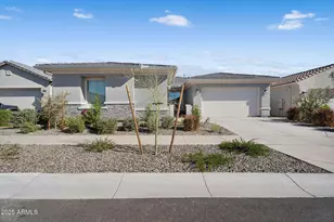 866 W Flatiron Trail W, Apache Junction, AZ 85120 - Photo 2