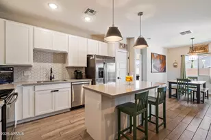 2753 E Fossil Rdg Rd, Phoenix, AZ 85050 - Photo 1