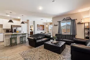 2753 E Fossil Rdg Rd, Phoenix, AZ 85050 - Photo 10