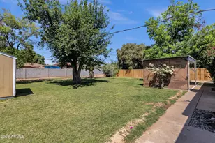 2208 E Earll Dr, Phoenix, AZ 85016 - Photo 30