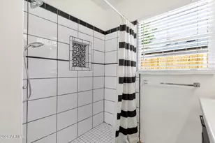 2208 E Earll Dr, Phoenix, AZ 85016 - Photo 24