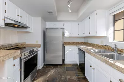 1025 E Highland Avenue #30, Phoenix, AZ 85014 - Photo 10