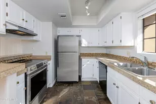 1025 E Highland Ave, Phoenix, AZ 85014 - Photo 10