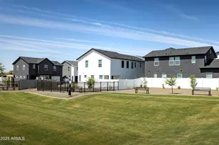 9117 N 181st Ave, Waddell, AZ 85355 - Photo 12