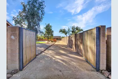 1703 E Maddock Road, Phoenix, AZ 85086 - Photo 32