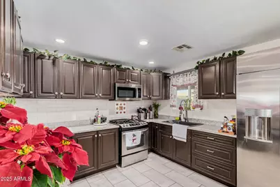 2016 W Windrose Drive, Phoenix, AZ 85029 - Photo 10