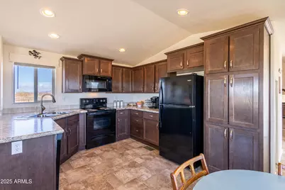 45409 W Luray Road, Wickenburg, AZ 85390 - Photo 6