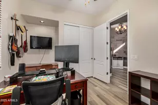 1836 E Desert Ln, Phoenix, AZ 85042 - Photo 34